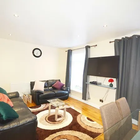 London Modern 4 Bedroom Apartment-2