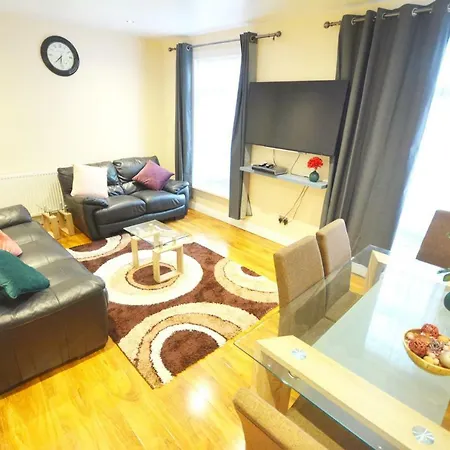 London Modern 4 Bedroom Apartment-3