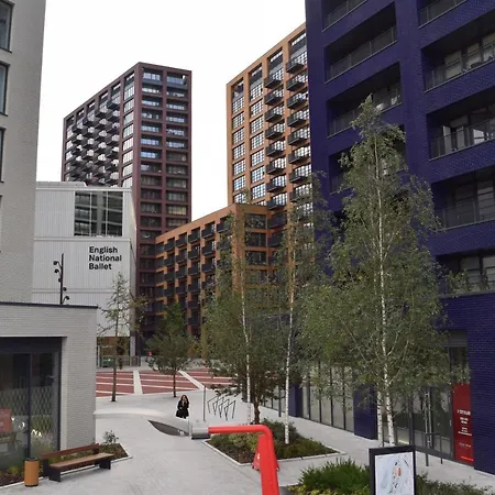 London City Island 3 Bedroom Luxury Apartments, Canary Wharf, E14-3