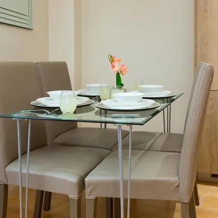 Central Tower Bridge Apartment-3