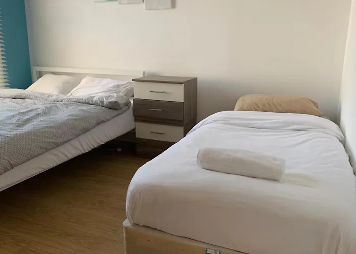 03 Bedroom Apartment-Self Check In London