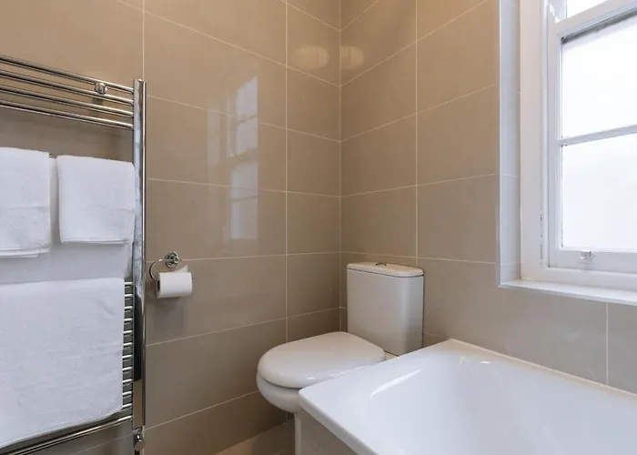 Evelyn Court Apartment London
