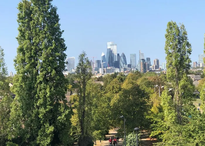 Double Room With Private Bathroom In A 2-Bedrooms House London