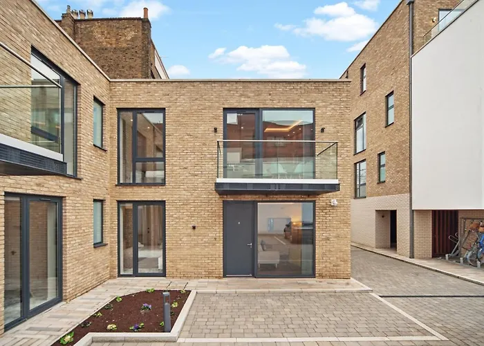 Lux s In Fulham