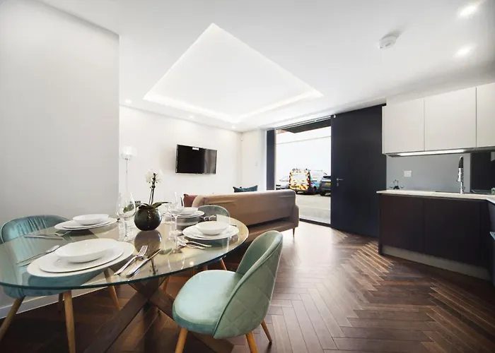 Lux s In Fulham
