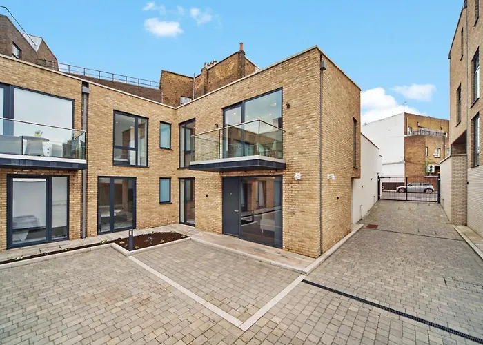 Lux s In Fulham