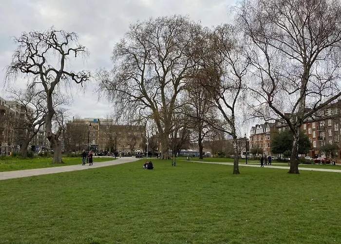 Two Bedroom Garden Flat In Zone 2 London