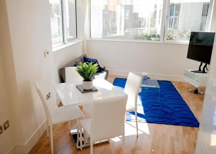 Stylish Canary Wharf Flat Fast Wifi London