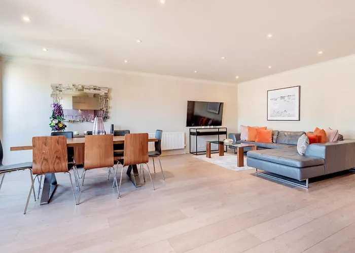Stunning 3-Bedroom In The Heart Of London With Parking