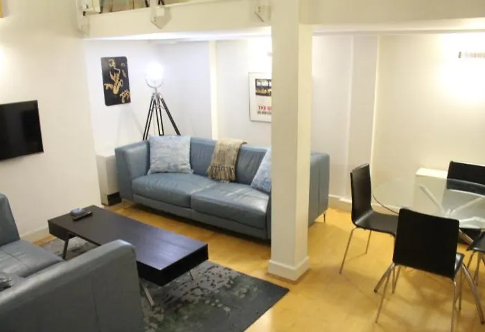Central 2-Bed, 2-Bath Sanctuary Near Holborn Station, Covent Garden & West End