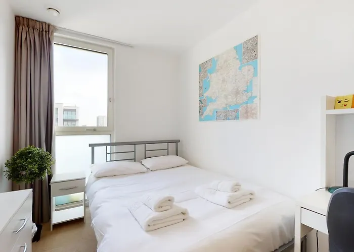 Lovely 2 Bedroom Flat With Balcony In Stratford London