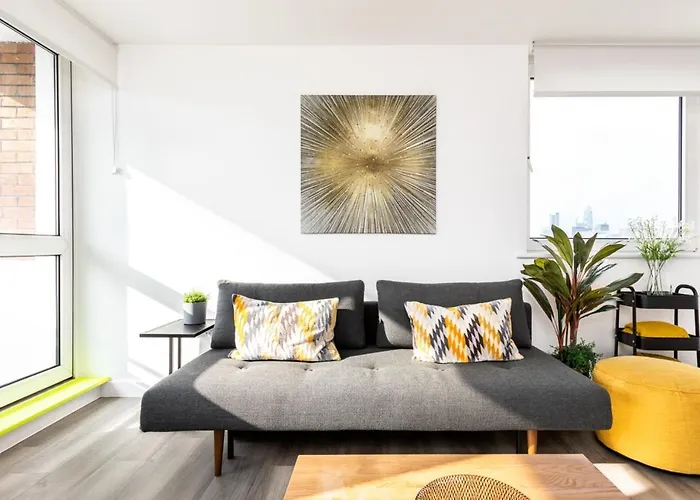 Bright London Bridge Apartment