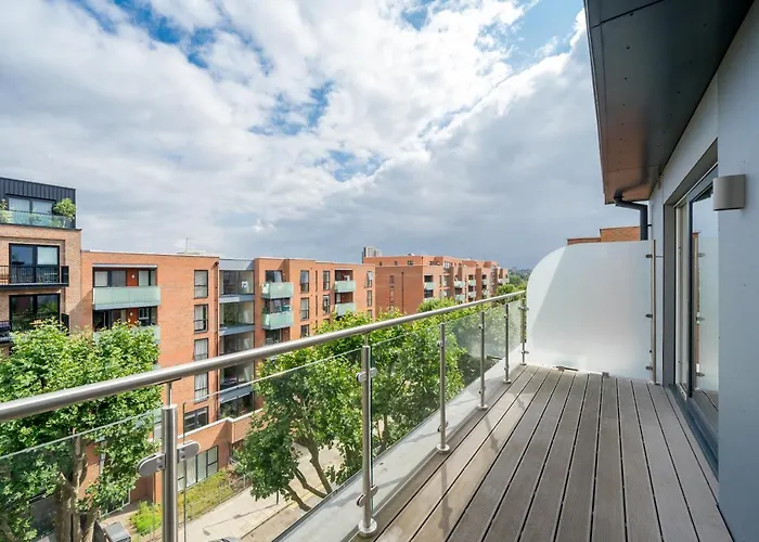 Modern London City Apartment - Victoria Line