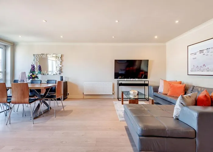 Stunning 3-Bedroom In The Heart Of London With Parking