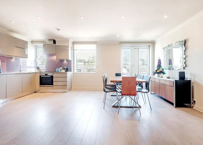 Stunning 3-Bedroom In The Heart Of London With Parking