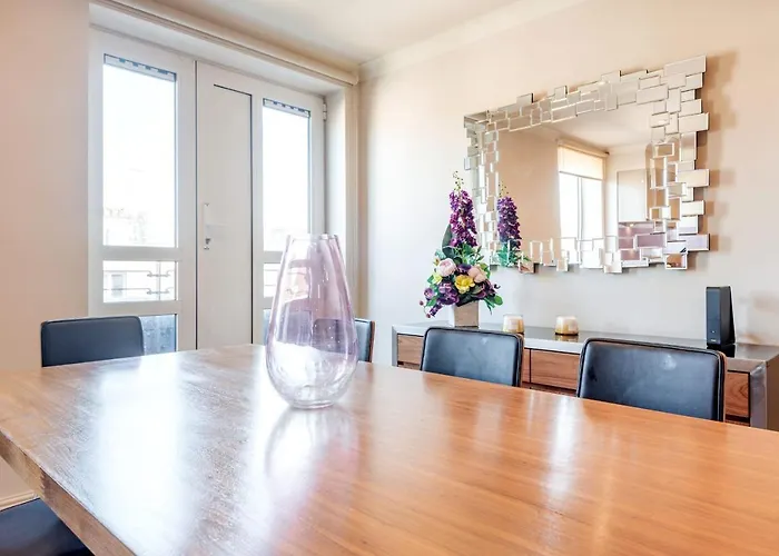 Stunning 3-Bedroom In The Heart Of London With Parking