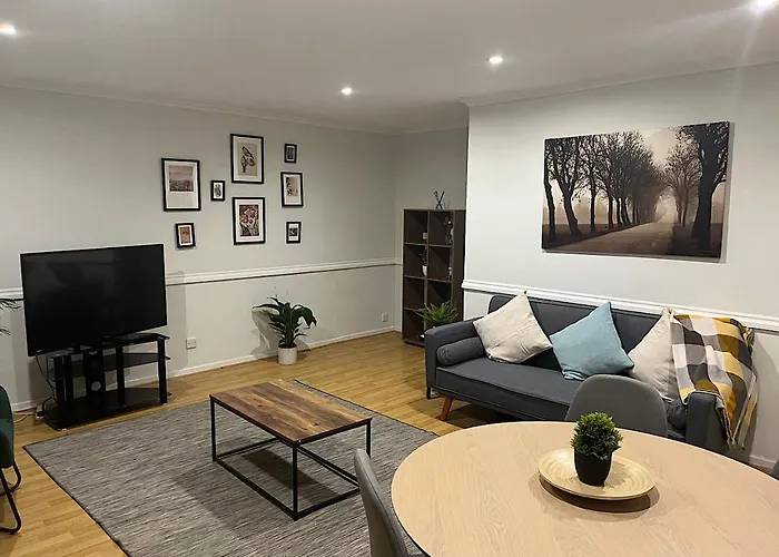 Lovely 2 Bedroom Apartment With Parking Space