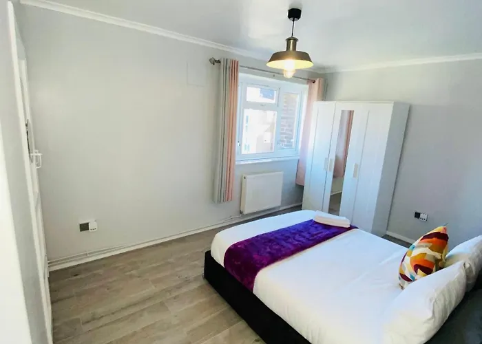Bright, Spacious, Modern Interior Decor 2 Bedrooms Apartment With Amazing Views London
