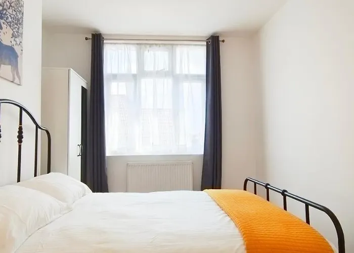 Acacia Flat 189 In Wembley Apartment London