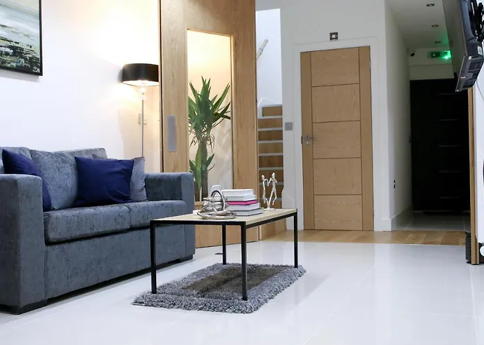 Executive Bright And Airy Studio In Sydenham