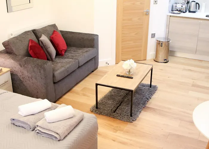 Executive Bright And Airy Studio In Sydenham