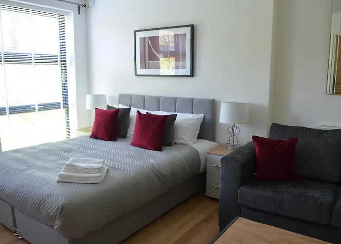 Executive Bright And Airy Studio In Sydenham