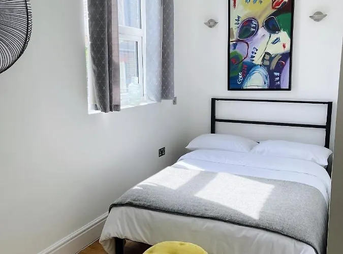 Modern And Light 2 Bed Flat In Sw2