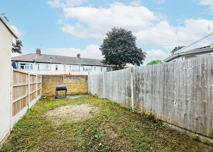 Cosy 2 Bed House W Parking Nr Excel Docklands