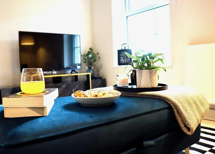 Perfect Central Location- 5 Minutes From Tower Bridge ! 8 Minutes Walk From Tube