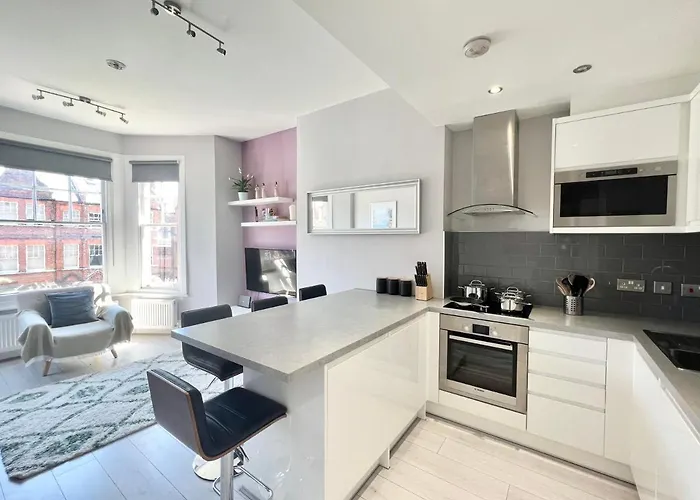 2 Bedroom Apartment In South Hampstead London