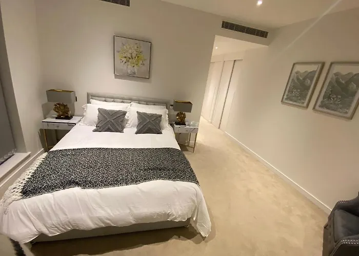 Marvelous 3 Bed Penthouse In Kewbridge