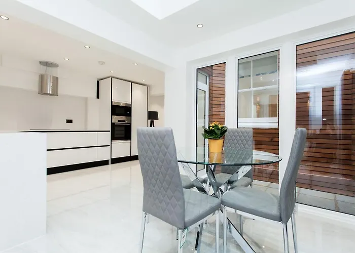 Luxury Escapes - London Victoria