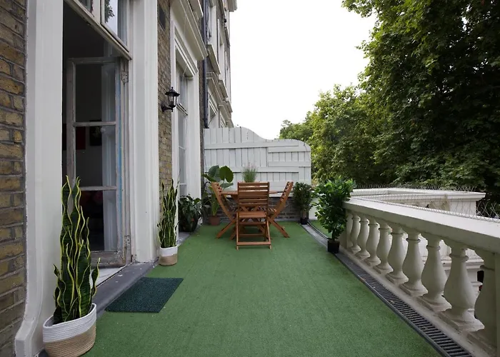 Large 2 Beds Flat Overlooking Clapham Common Park Londra