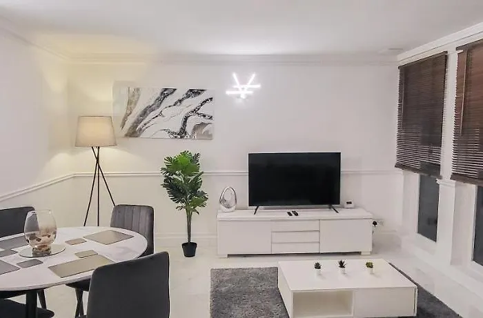 Stunning 2 Bedroom Apartment In Canary Wharf - Morland Apartments London