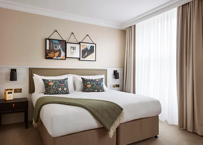 The Clermont London, Victoria Hotel
