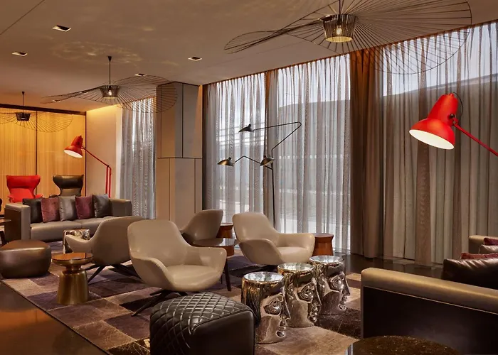 Park Plaza London, Park Royal Hotel