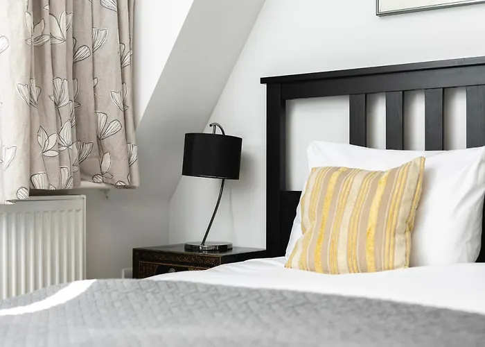 Penthousestays Notting Hill - Spacious 3 Bedroom King Bed Apartment - Near Portobello Road & Kensington High Street Londres