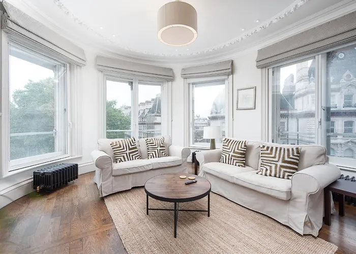 Grosvenor Gardens By Capital Apartment London
