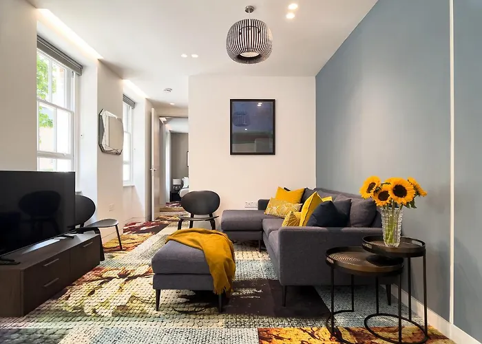 Mirabilis Apartments, Wells Court