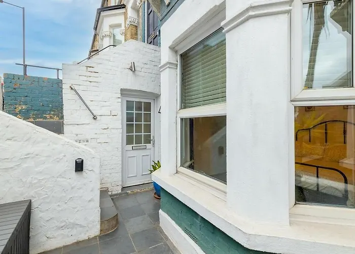 Lovely West London Entire Apartment