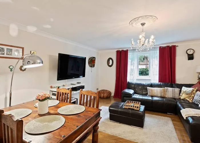 Beautiful And Cosy 2 Bedroom Flat London