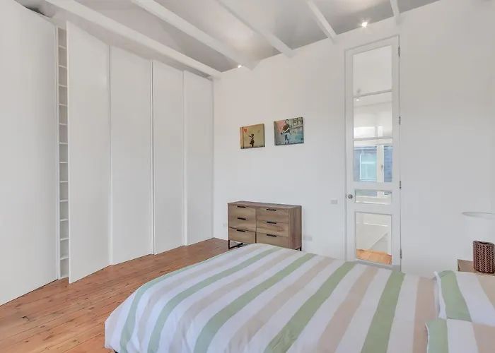 Stunning Shoreditch Loft Warehouse Style Apartment London