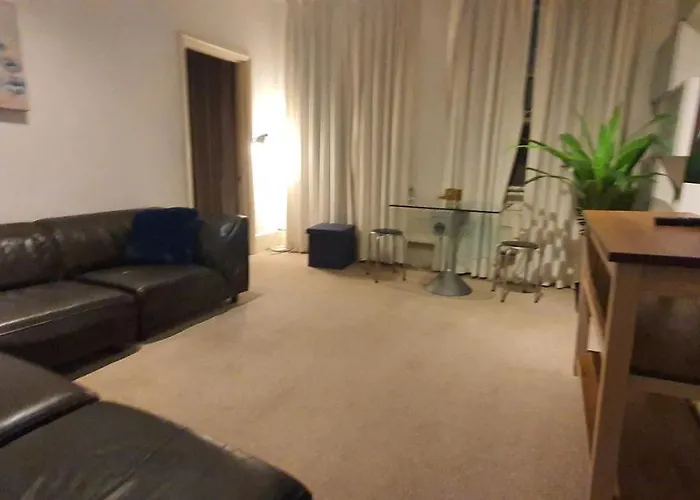 Walk To Bridge En Suite With Kitchen