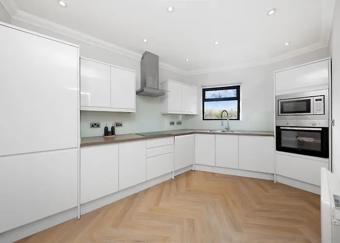 3Bed Penthouse 10Min To Wimbledon Tennis Courts London