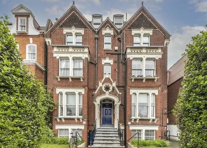 Cosy Apartment By Clapham South Underground!