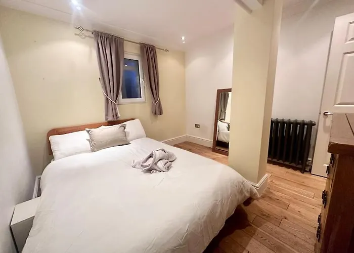 Spacious 2 Bedroom Apartment London