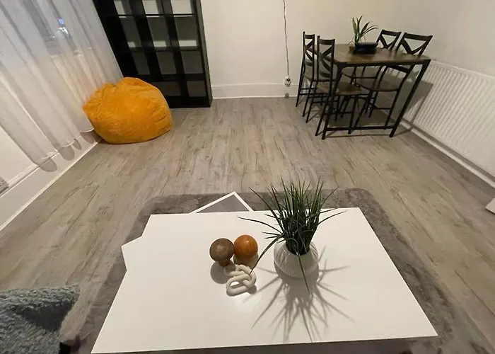 Comfortable 2 Bedroom On Tower Bridge