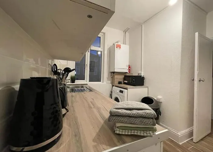 Comfortable 2 Bedroom On Tower Bridge London