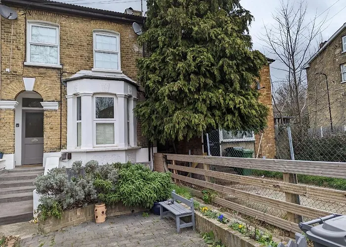 Fully-Equipped Flat In The City Of London