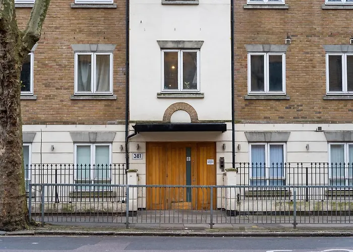 Chic 3 Bed Apartment Near London Bridge With Balcony